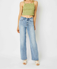 Load image into Gallery viewer, Julia Straight Leg Jeans
