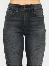 Load image into Gallery viewer, Thea Straight Jeans
