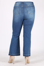 Load image into Gallery viewer, Petite Plus Mid-Rise Flares - 29&quot; Inseam
